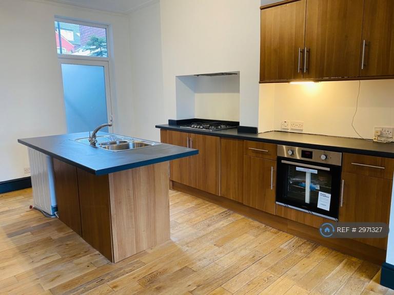 1 bedroom flat in Lawn Road, Doncaster, DN1 (1 bed) (#2971327)