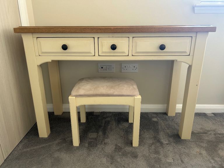 Solid oak dressing table with stool in cream