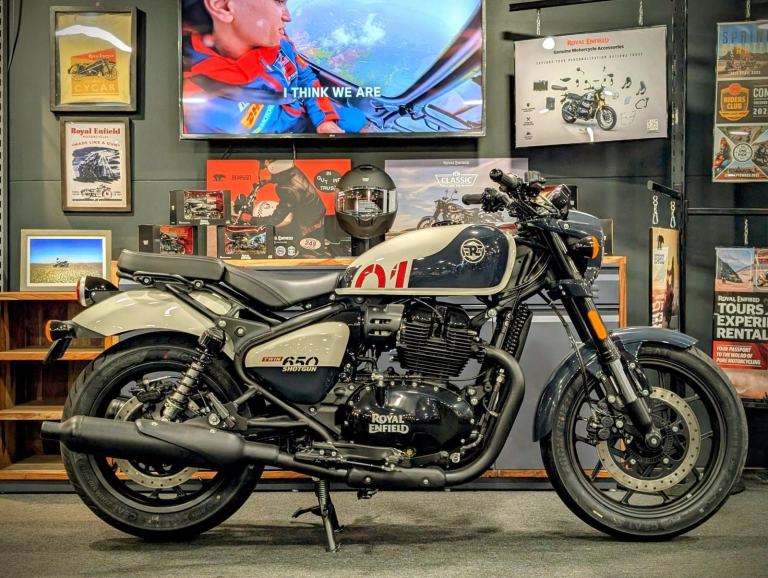 2025 ROYAL ENFIELD SHOTGUN 650 in Stencil White