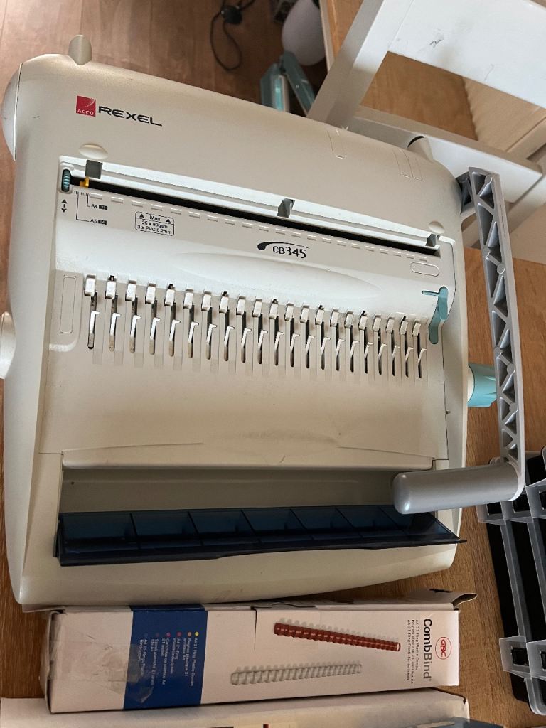 Binding machine with loads of accessories 