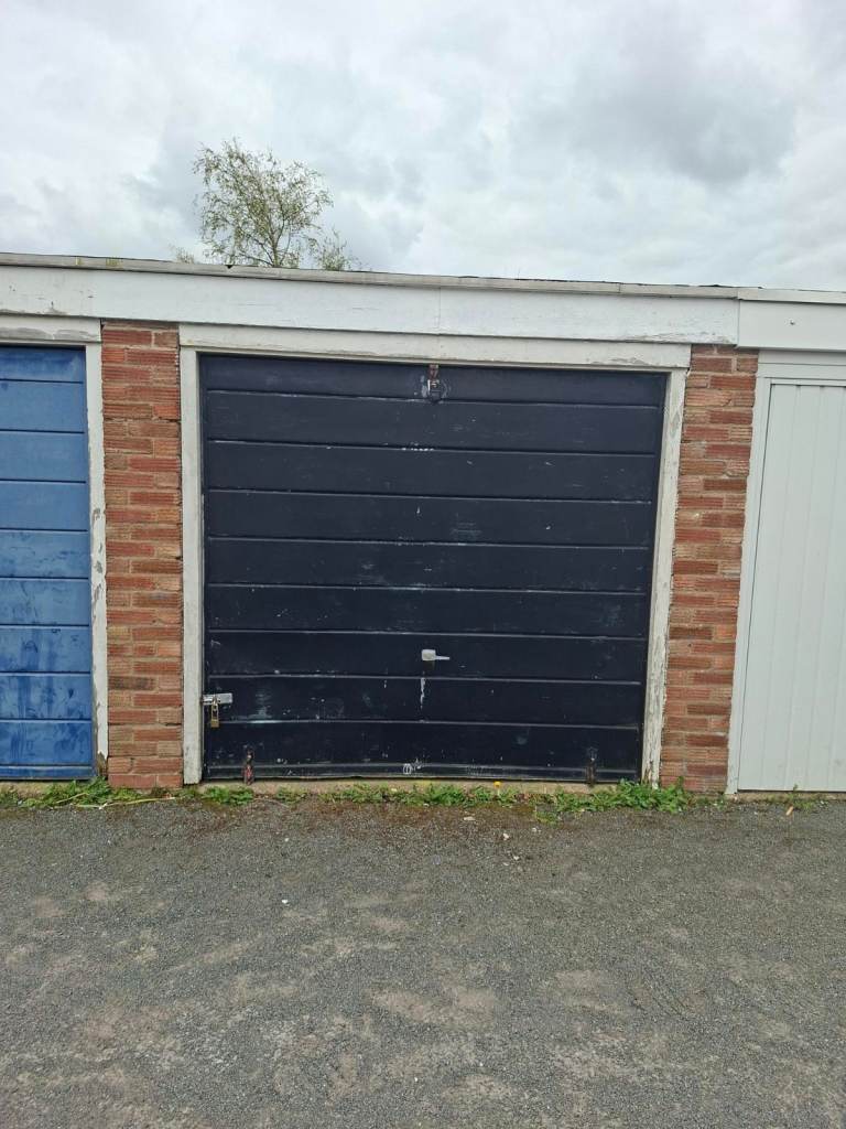 Garage to rent in residential area. Aylestone.