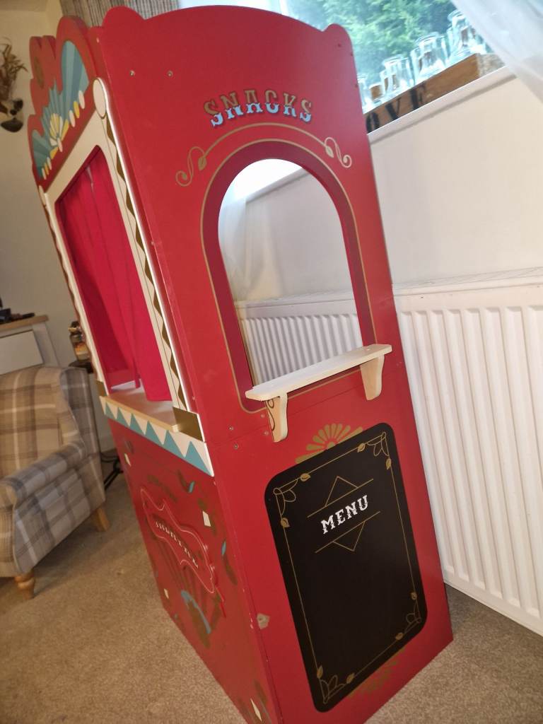 Le toy van Puppet show toy theatre