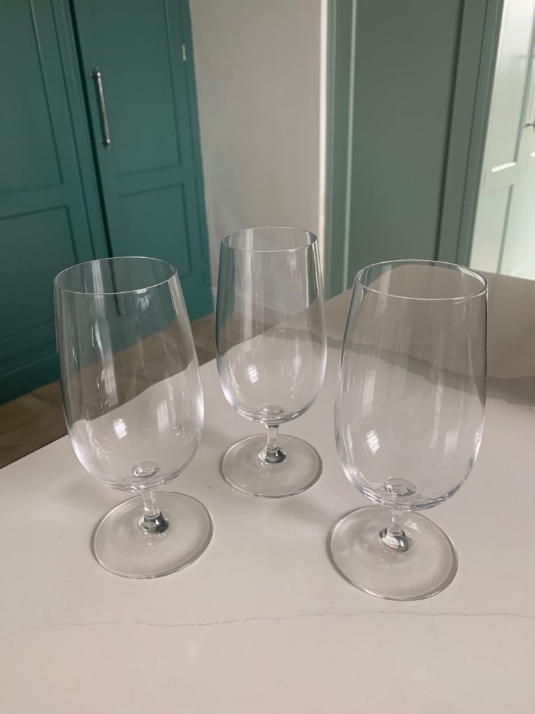15 Beer Glasses with Storage Box – As Good As New