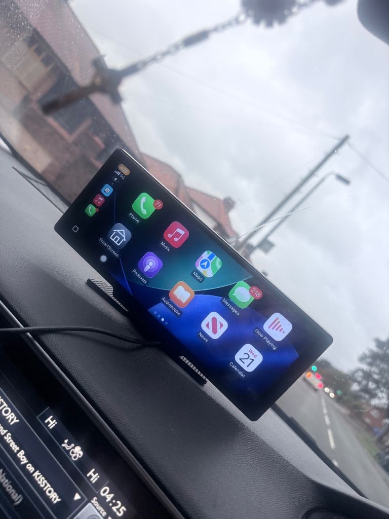 Apple / android car play device plug in and go 