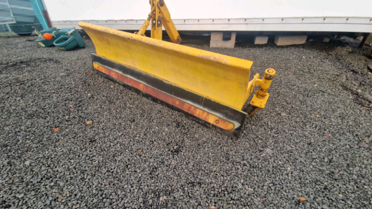Tractor three point linkage 6ft 6 snow plough 