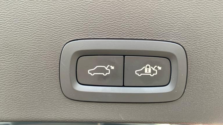 2025 Volvo XC40 2.0 B3P Plus Dark 5dr Auto Petrol Estate Estate Petrol Automatic