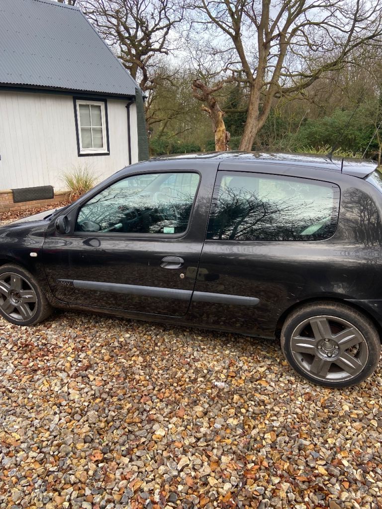 2005 Renault Clio (black) 