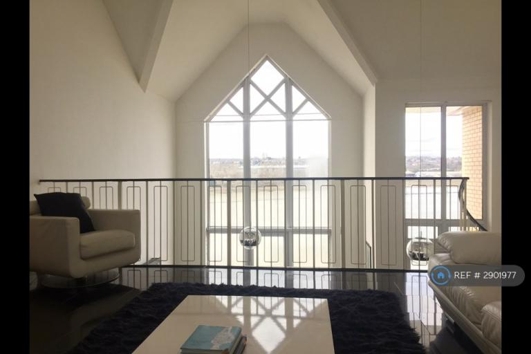2 bedroom flat in Mayflower House, Rochester, ME1 (2 bed) (#2901977)