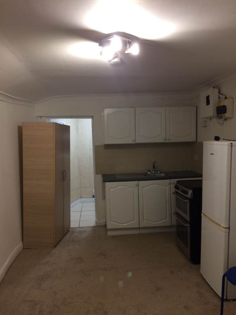 Nice and delightful independent studio at a great location, Very Close to Local Amenities, E10 6PW