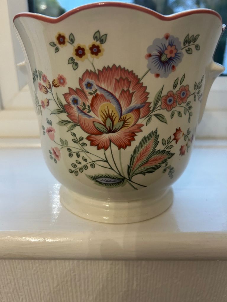 China collectables, soup toureens, gluggle fish, 1979 xmas plate, alsations, hornsea, wedgwood