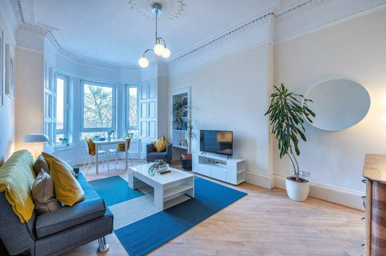 2 Bed Flat – Edinburgh City Centre, Park Views, Near Calton Hill & Princes St