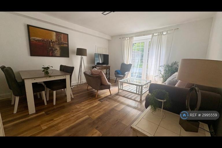 2 bedroom flat in Loudon Terrace, Glasgow, G12 (2 bed) (#2995559)