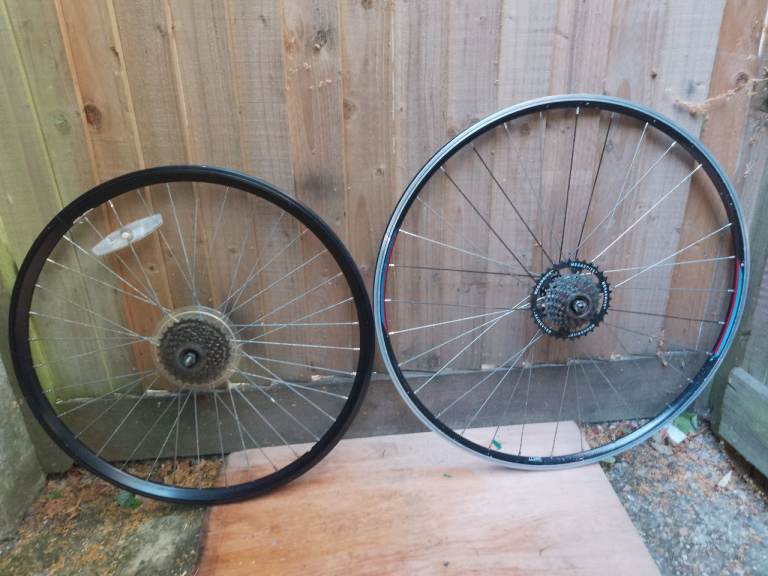 559mm  BLACK WHEEL 6 COG TO FIT 26INCH TYRE