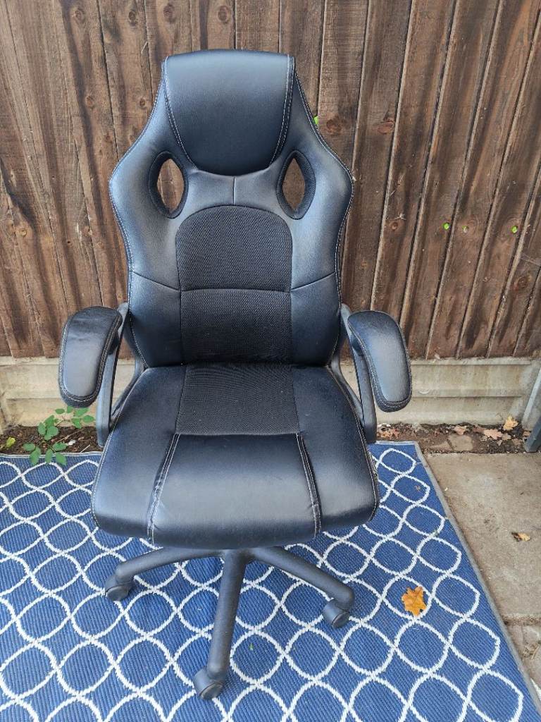 Black Gaming/Office Chair – Good Condition
