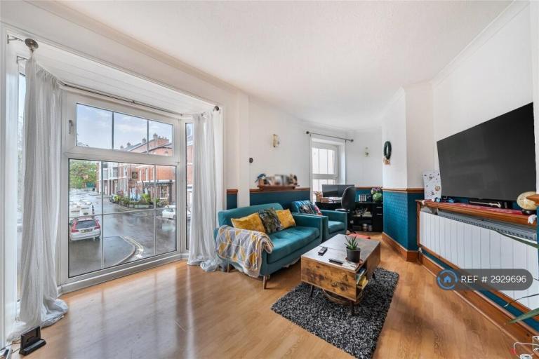 2 bedroom house in North St, Crediton, EX17 (2 bed) (#2929696)