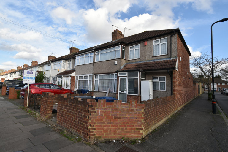 5 bedroom house in Southall, UB1