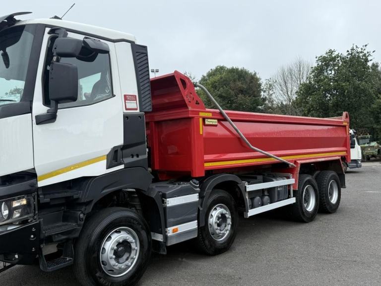 2022 RENAULT K440 8X4 32T TIPPER