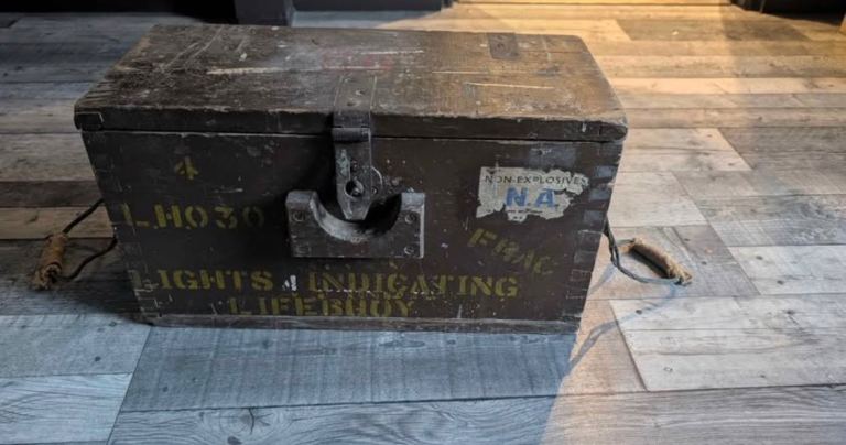ww2 genuine light boat box 