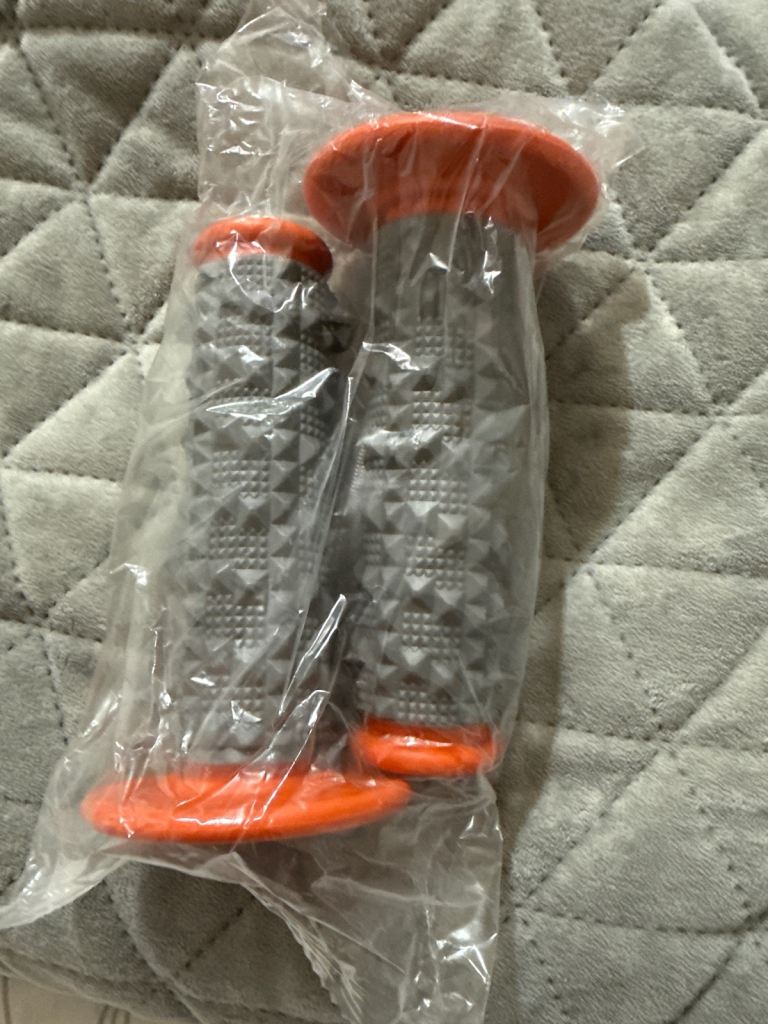 Motorcycle handlebar grips