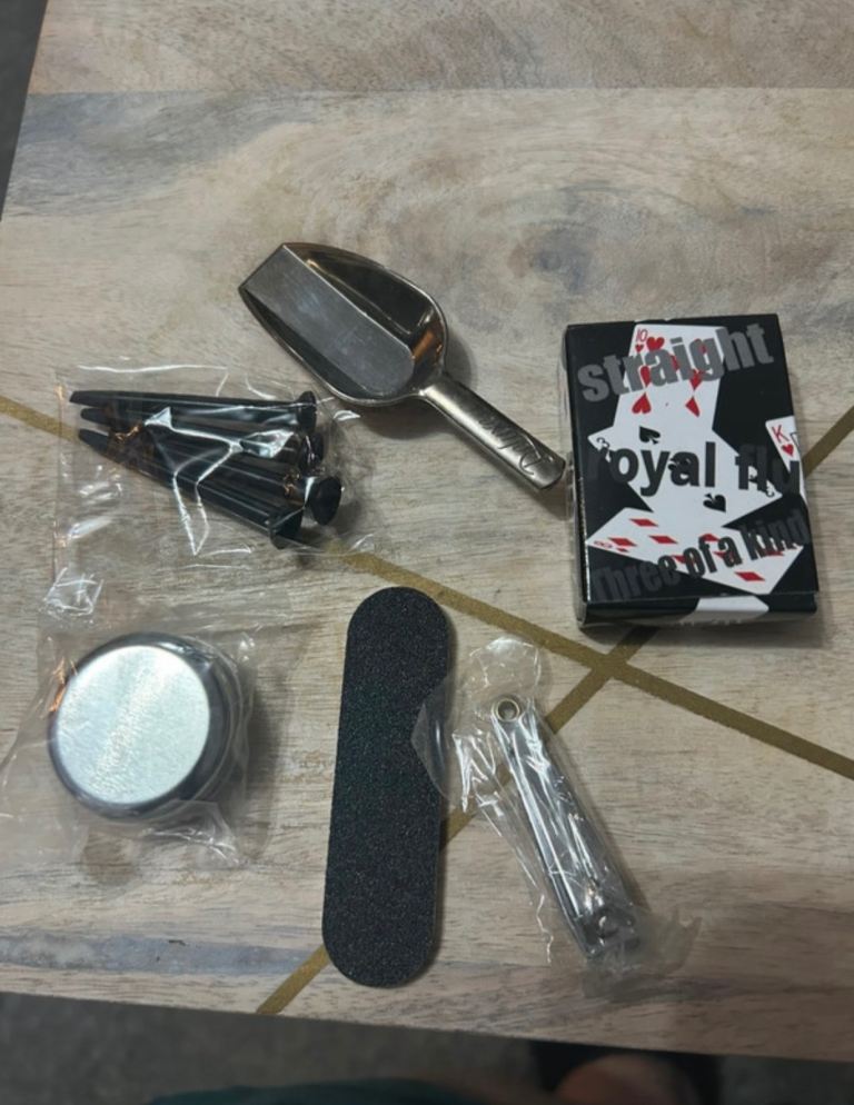 6 Christmas cracker gifts set 2