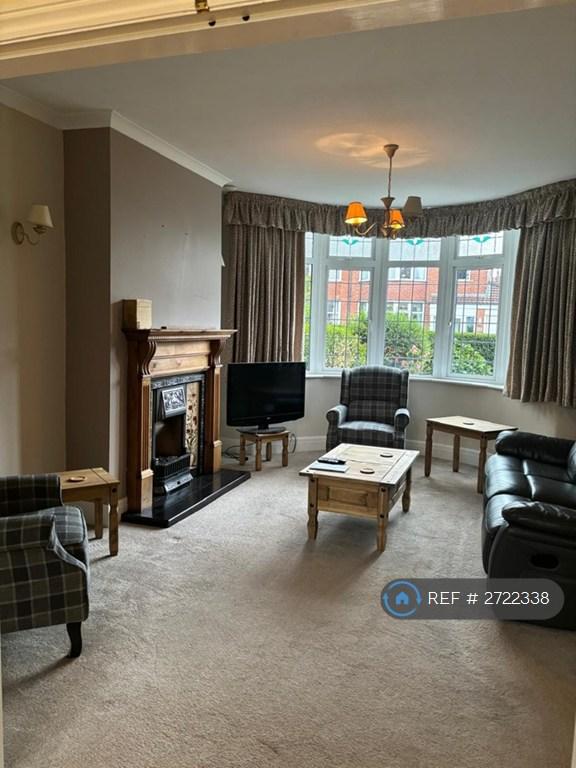 3 bedroom house in Chestnut Drive, Sale, M33 (3 bed) (#2722338)