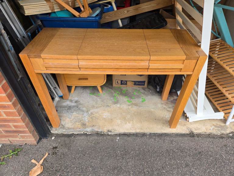 Dressing table