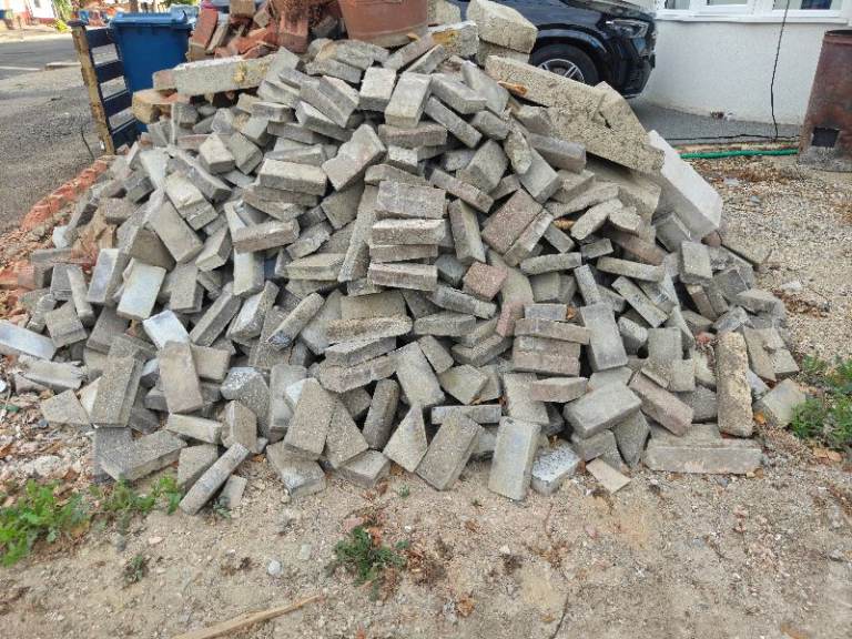 Free Paving Bricks and normal bricks– Good for Hardcore or Fill
