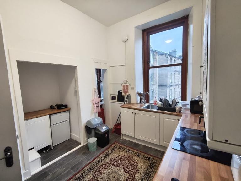 1 bedroom/ studio flat available 