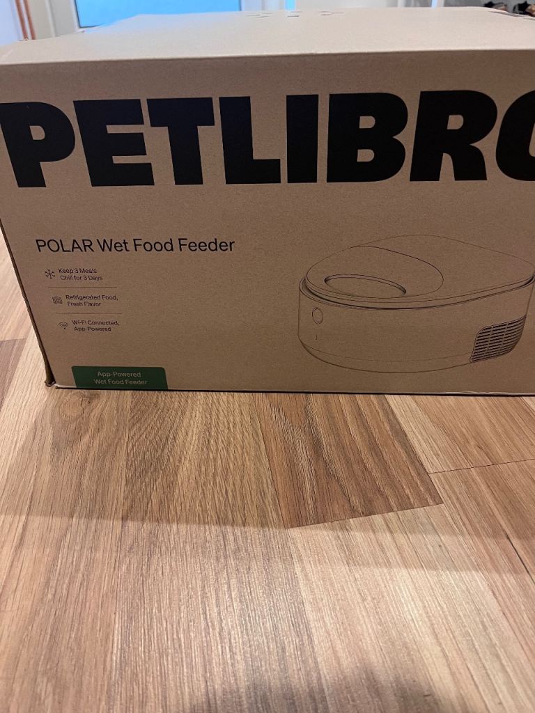 Wet food feeder 
