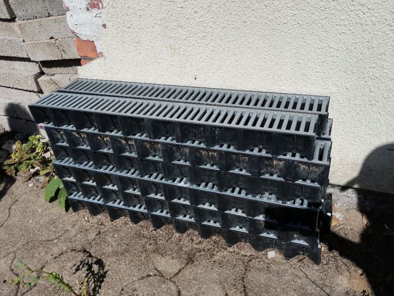 12x 1M Drain Channels unused