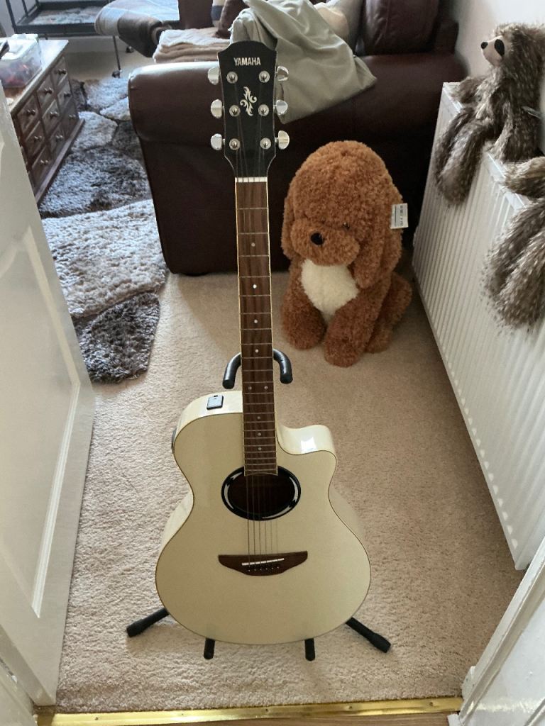 Yamaha APX50011 Electro Acoustic Guitar 