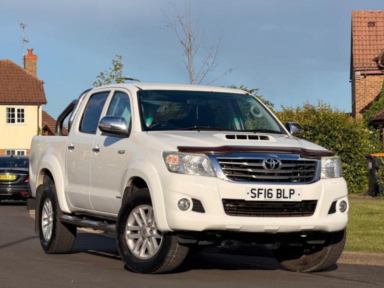 2016 Toyota Hilux 3.0 D-4D Invincible Auto 4WD Euro 5 4dr PICK UP Diesel Automatic