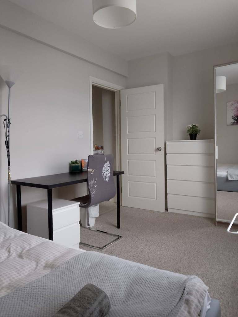 Quiet double room in East Grinstead town centre