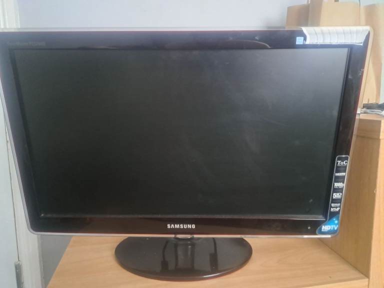 Samsung LCD Monitor/TV – Good Condition, Black