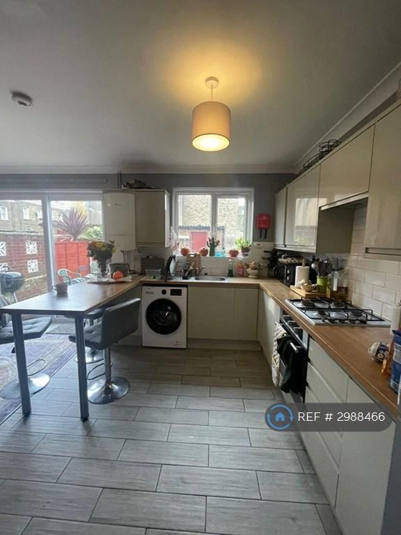 4 bedroom house in Cranbrook Road, London, SE8 (4 bed) (#2988466)