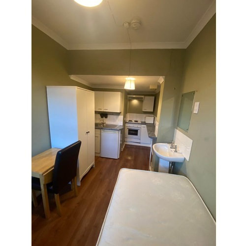 Bedsit In Zone 1, Hogarth Road, Earls Court, SW5 0PU