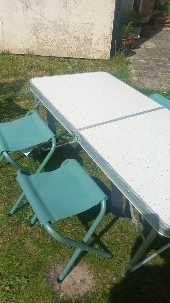 Decathlon fold-away camping table with 4 stools