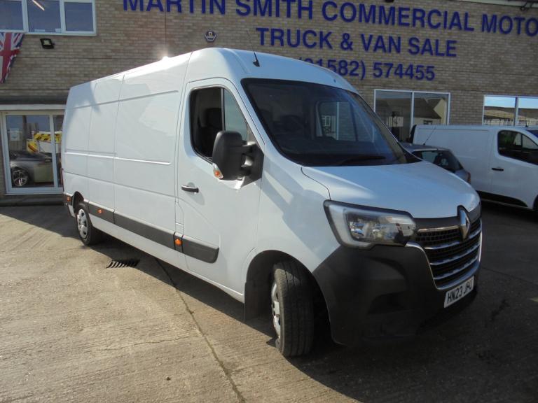 2023 Renault Master LM35dCi 135 Business+ Medium Roof Van PANEL VAN Diesel Manual