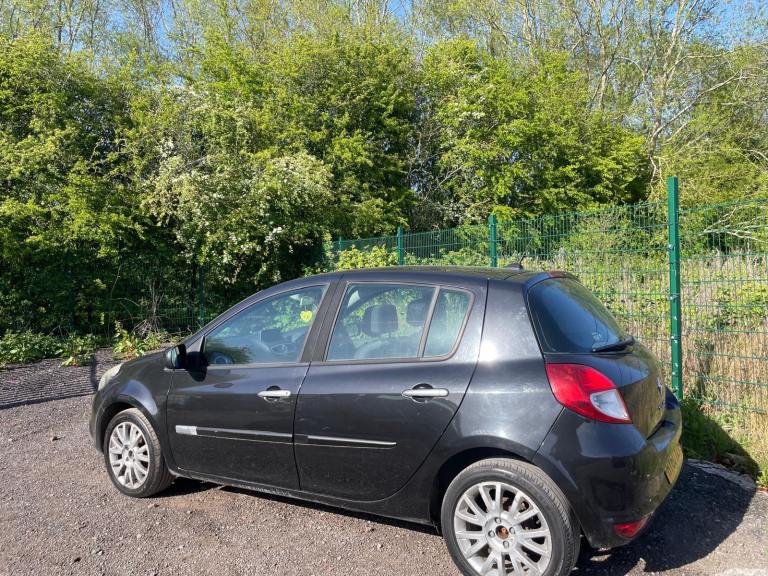 RENAULT CLIO 1.2 TCE DYNAMIQUE TOM TOM 60 REG BLACK 5 DOOR MOT OCTOBER 4TH 2026 TAX £165 YEAR 48+MPG