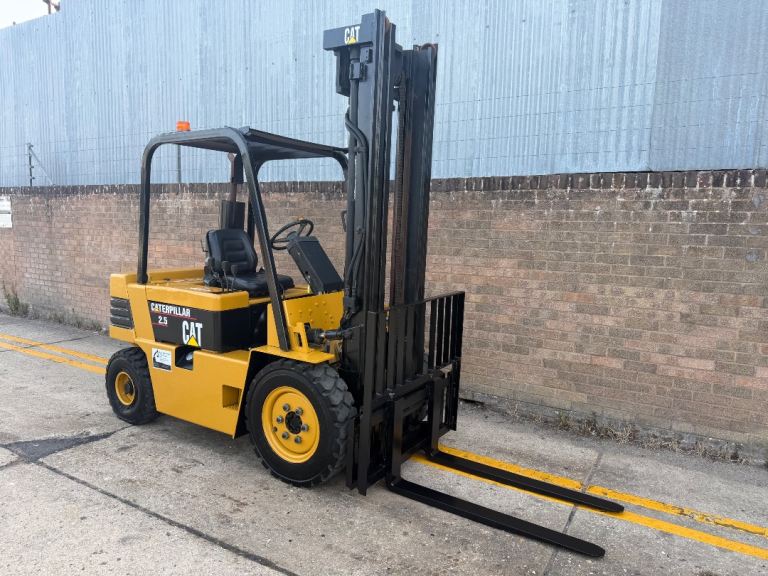 Caterpillar 2.5t diesel forklift, clear view mast, nearly new tyres 