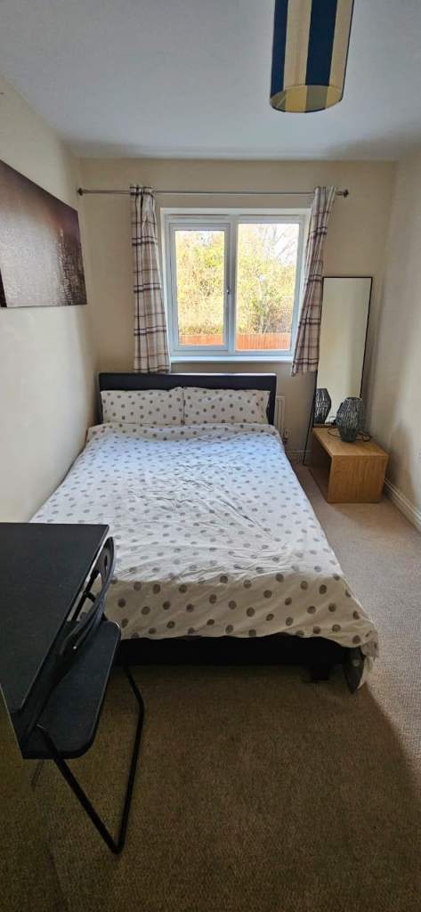Double room to let