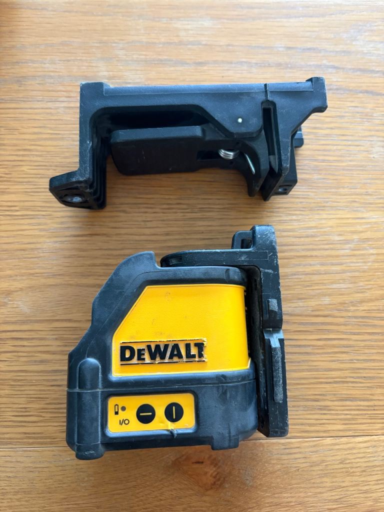 DEWALT Laser Level with Mount and Case