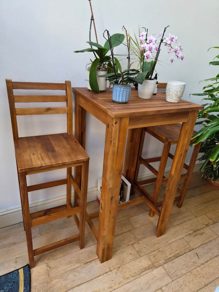 ** Bar Table and Two Stools ** Great Condition