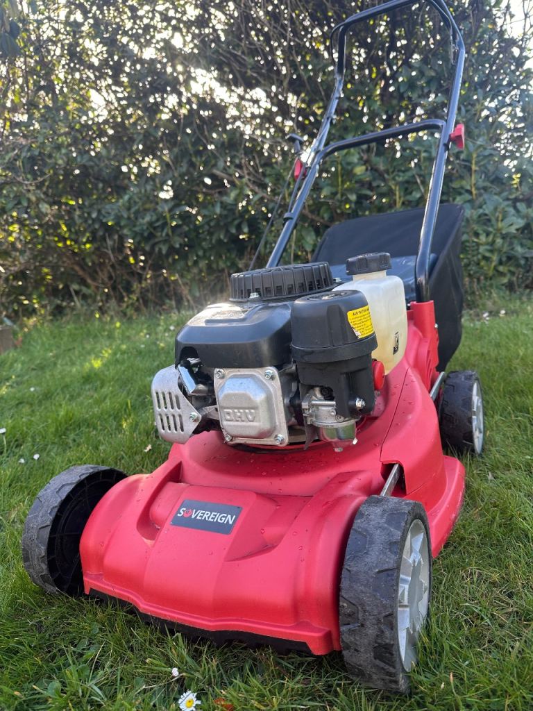 Sovereign petrol lawnmower like new poly deck 16”cut mower serviced sharpened 