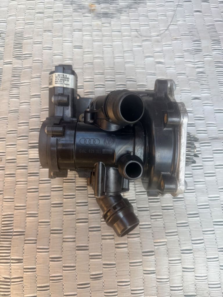 Golf r mk 7 water pump thermostat housing 
