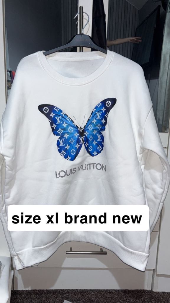 image for women’s size xl sweatshirt brand new