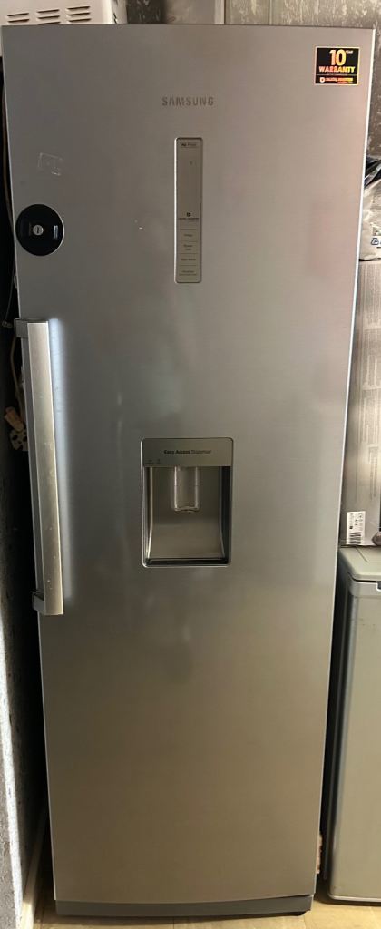 Samsung Freestanding Silver Fridge Freezer – Good Condition