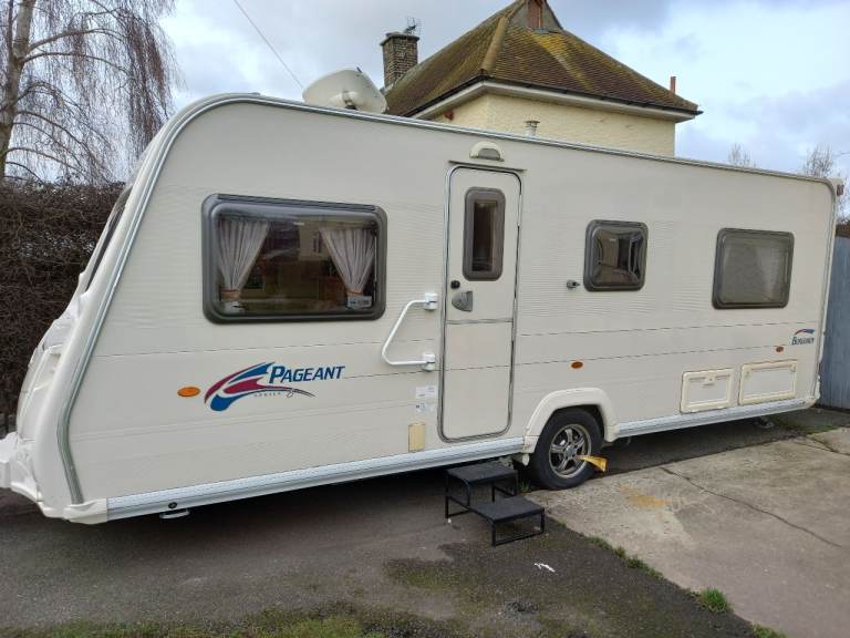 2007/8 Bailey Pageant Burgundy 4 Berth with Fixed Double Bed, Motor mover and Awning