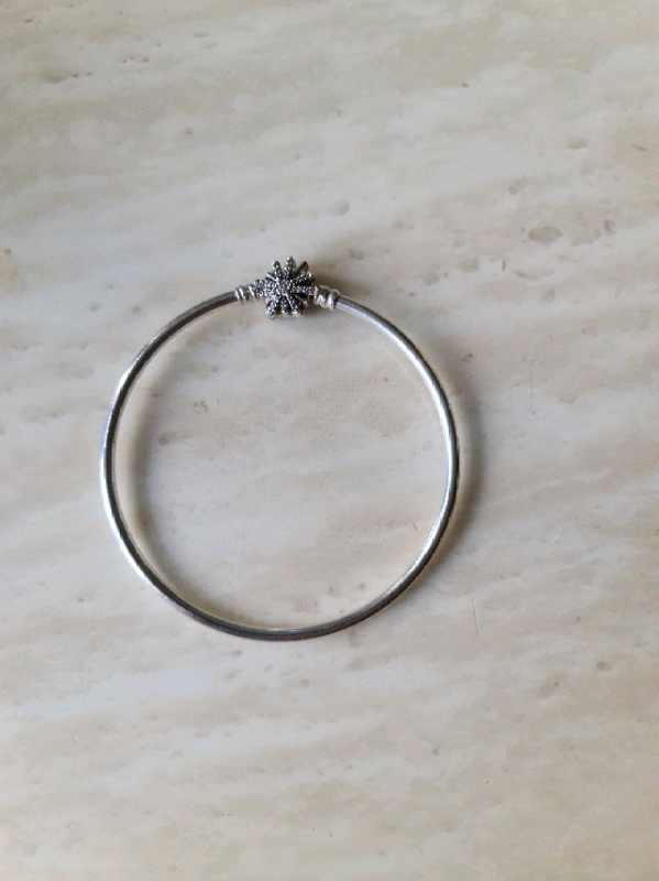 Pandora bangle bracelet 17cm with pave Snowflake 