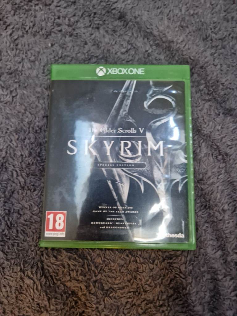 Xbox One Skyrim Special Edition Game – Good Condition